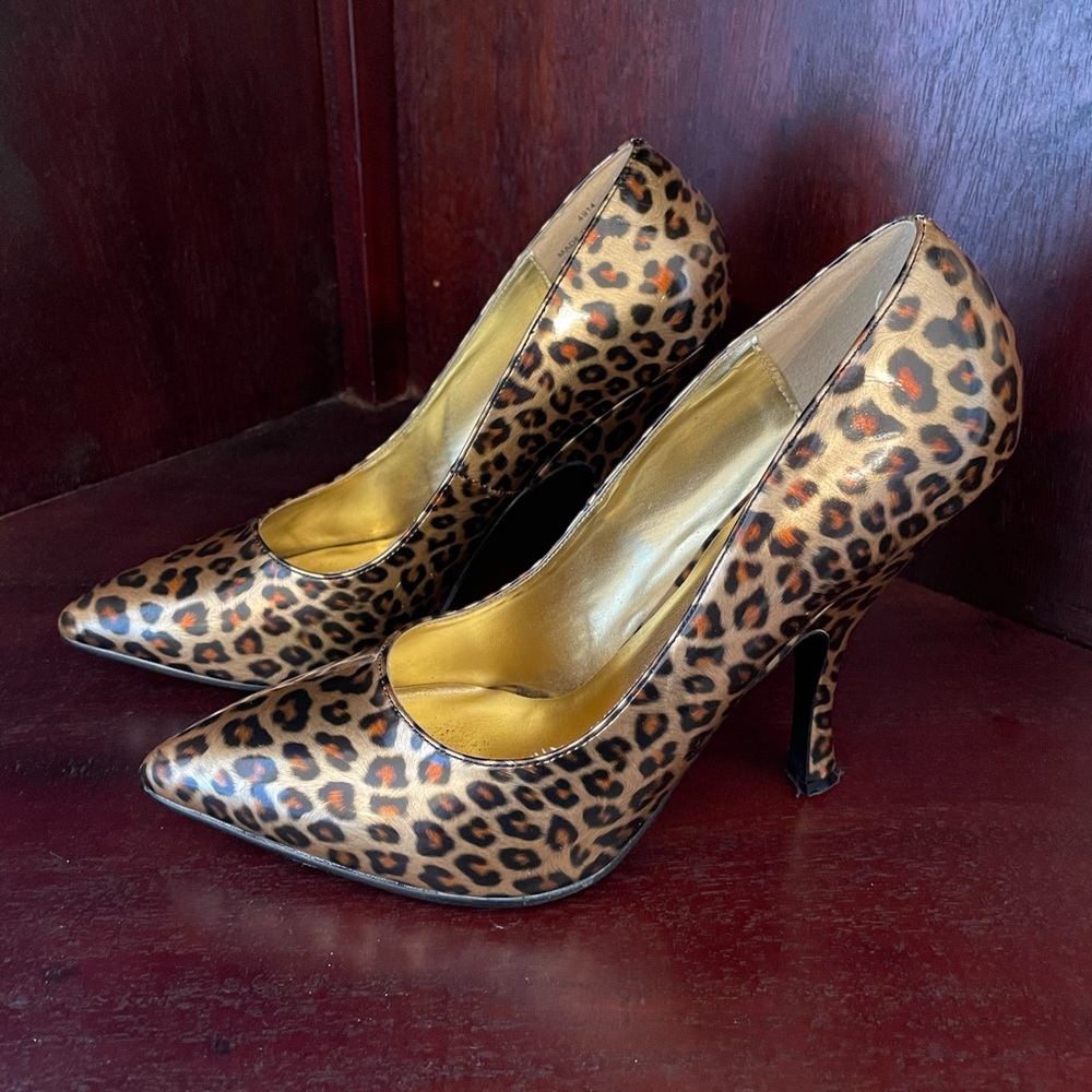 Pin up Couture cheetah print women’s heels size 10